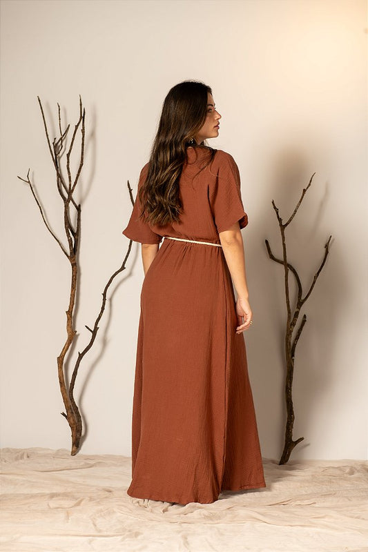 Vestido Longo Decote Meia Manga Marrom