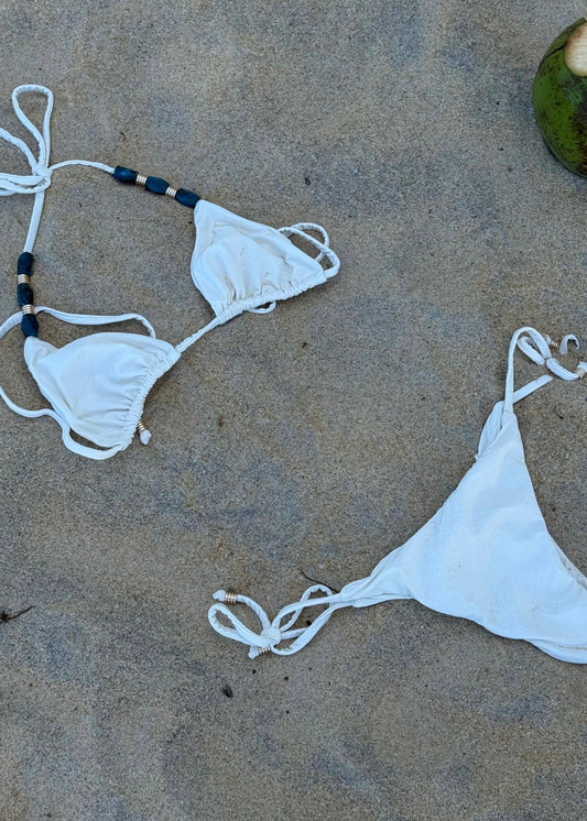 Biquíni Cortininha Off White com Pedras Azuis